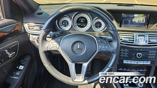 Mercedes-Benz E-Class 2016 — photo 13