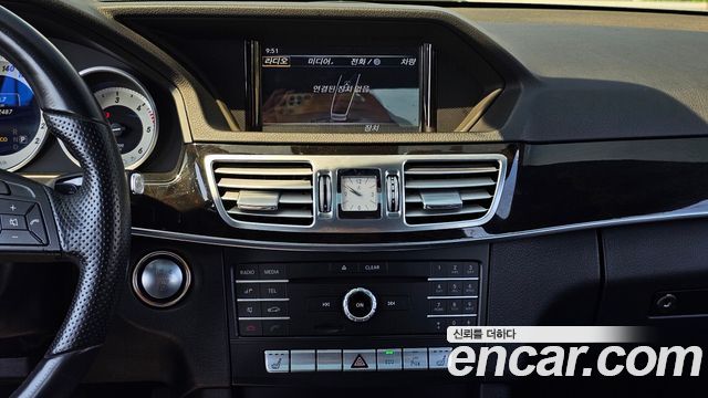 Mercedes-Benz E-Class 2016 — photo 14