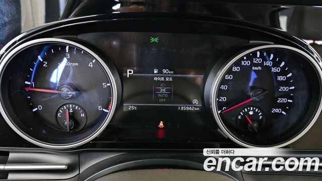 Kia Canival 2021 — photo 11