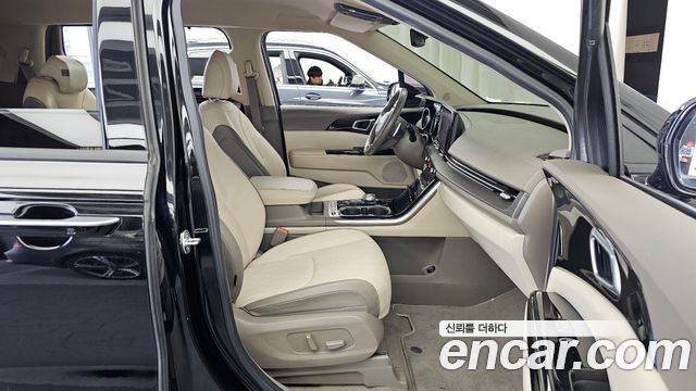 Kia Canival 2021 — photo 17