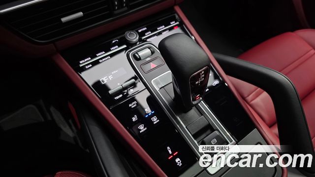 Porsche Cayenne 2023 — photo 13
