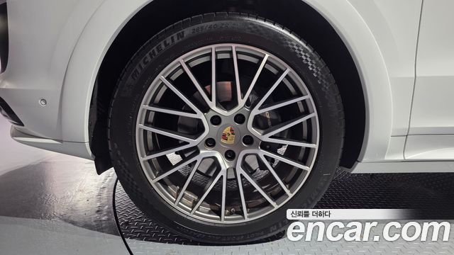 Porsche Cayenne 2023 — photo 19