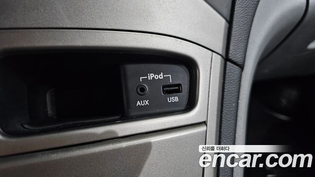 Hyundai Starex 2012 — photo 16