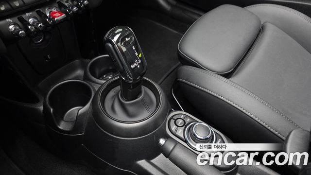 Mini Cooper Convertible 2024 — photo 12
