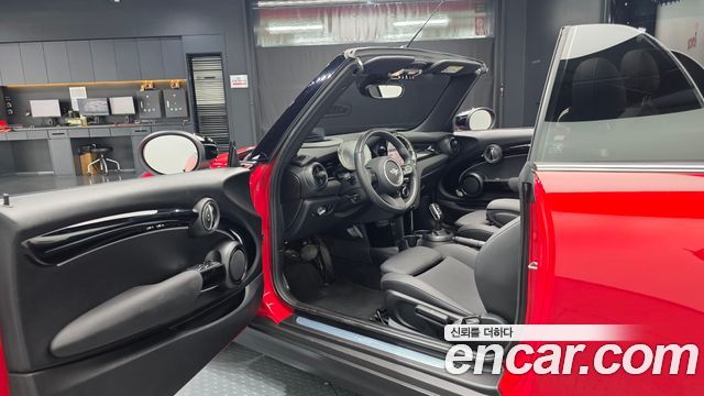 Mini Cooper Convertible 2024 — photo 13