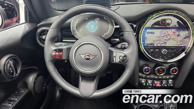 Mini Cooper Convertible 2024 — photo 18