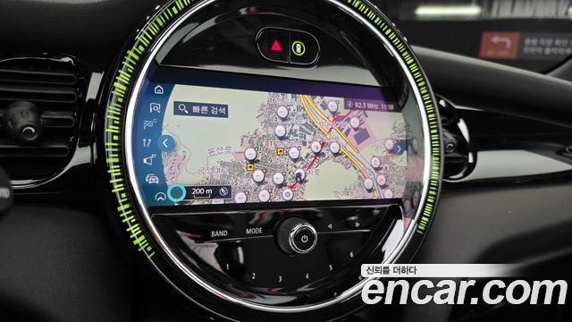 Mini Cooper Convertible 2024 — photo 19