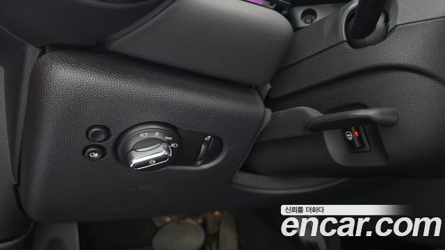 Mini Cooper Convertible 2024 — photo 24