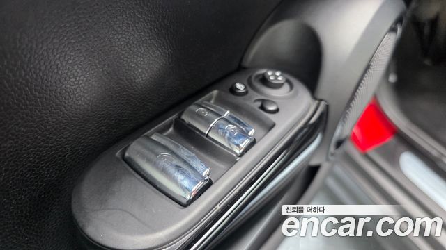 Mini Cooper Convertible 2024 — photo 26