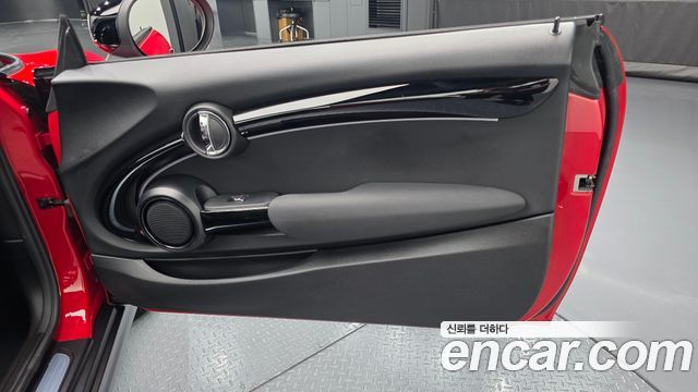 Mini Cooper Convertible 2024 — photo 14