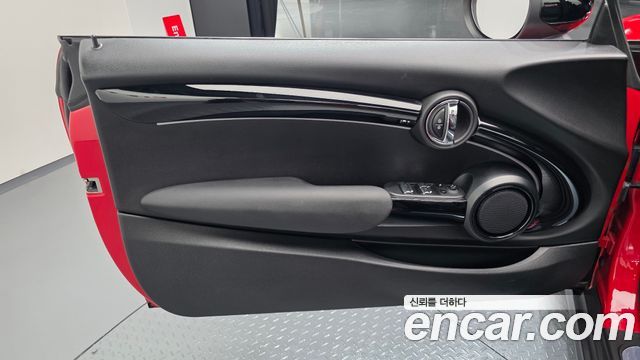 Mini Cooper Convertible 2024 — photo 15