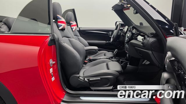 Mini Cooper Convertible 2024 — photo 16