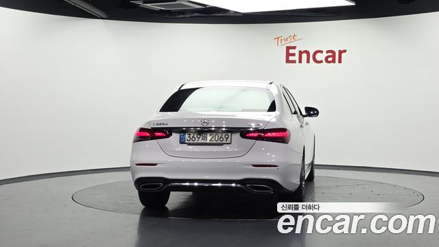 Mercedes-Benz E-Class 2021 — photo 4