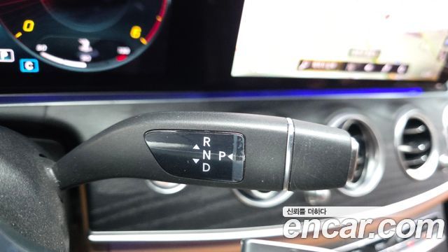 Mercedes-Benz E-Class 2021 — photo 12