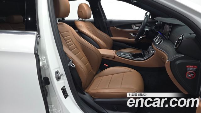 Mercedes-Benz E-Class 2021 — photo 18