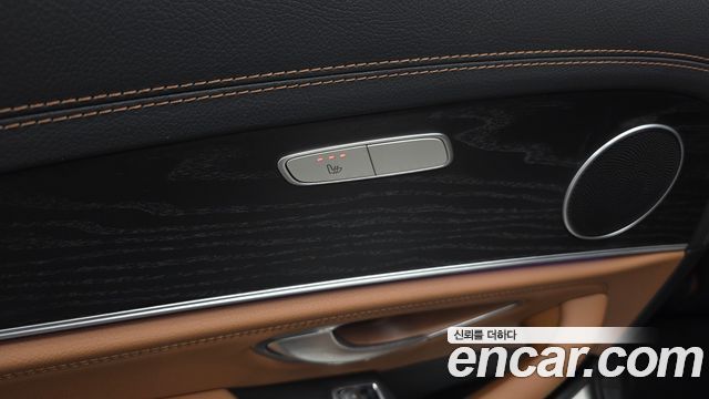 Mercedes-Benz E-Class 2021 — photo 25