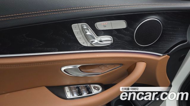 Mercedes-Benz E-Class 2021 — photo 31