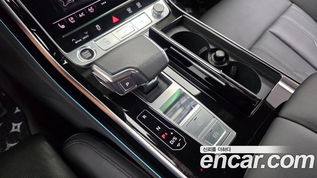 Audi A8 2021 — photo 12