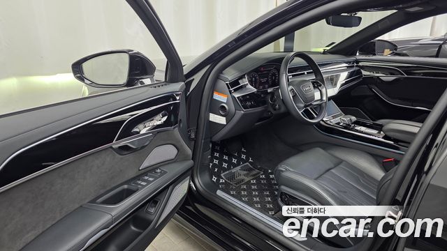 Audi A8 2021 — photo 13