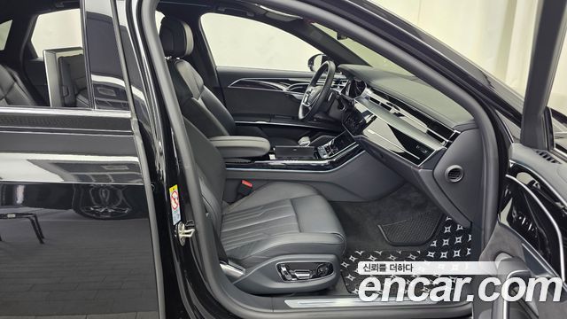 Audi A8 2021 — photo 17