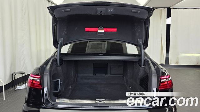 Audi A8 2021 — photo 26
