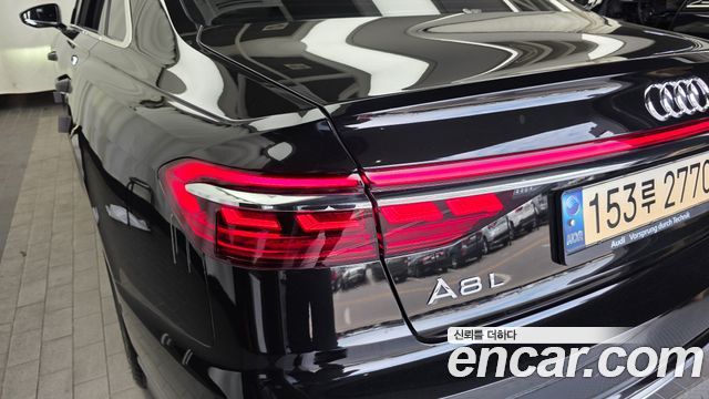 Audi A8 2021 — photo 9