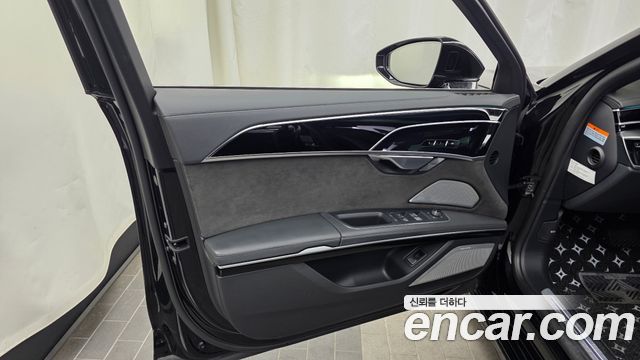 Audi A8 2021 — photo 14