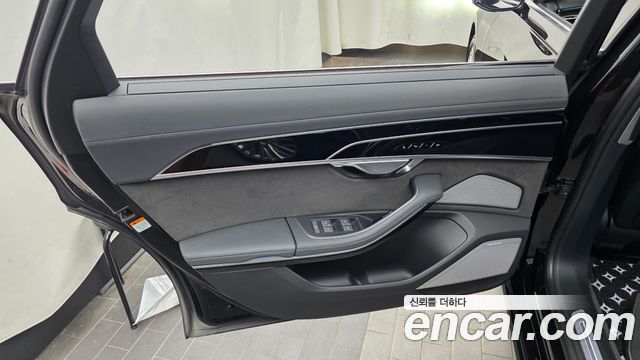 Audi A8 2021 — photo 15