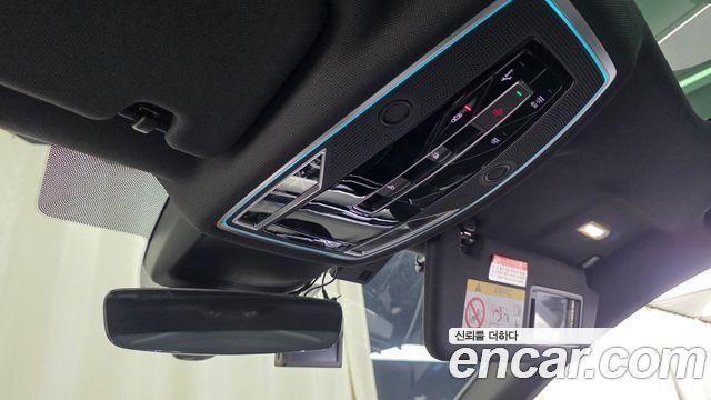 Audi A8 2021 — photo 31