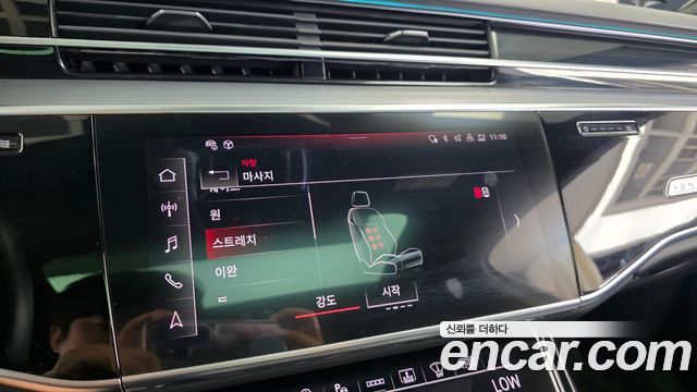 Audi A8 2021 — photo 33