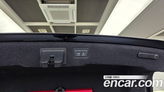 Audi A8 2021 — photo 35