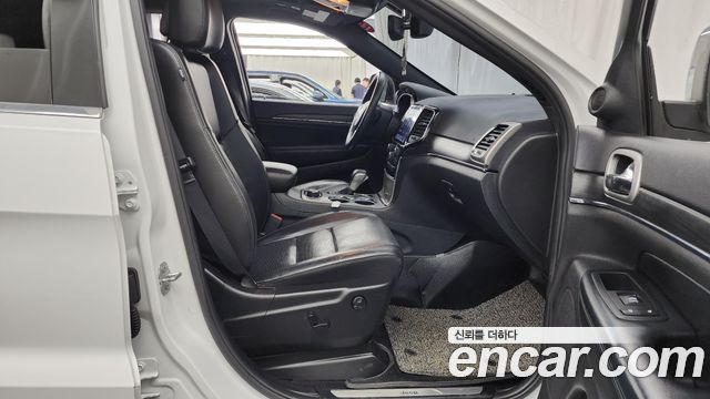 Jeep Cherokee 2019 — photo 17