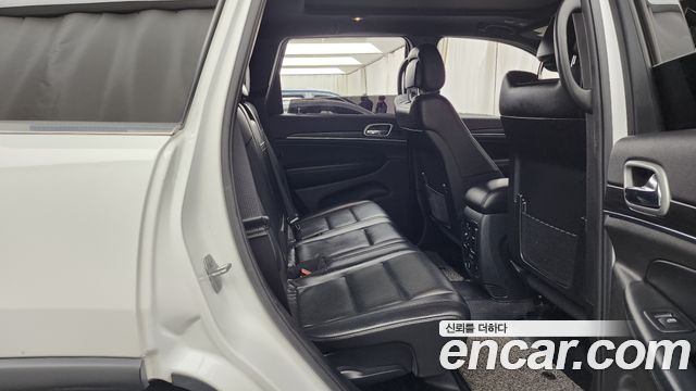 Jeep Cherokee 2019 — photo 18