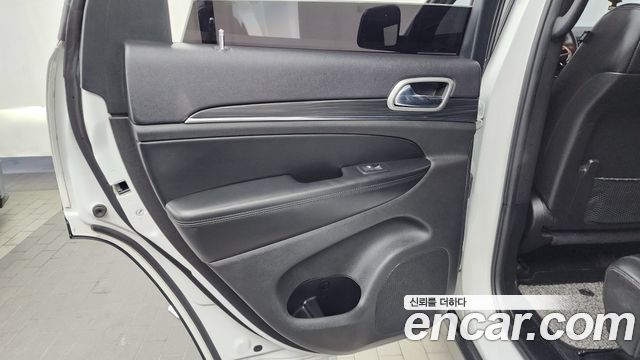 Jeep Cherokee 2019 — photo 15