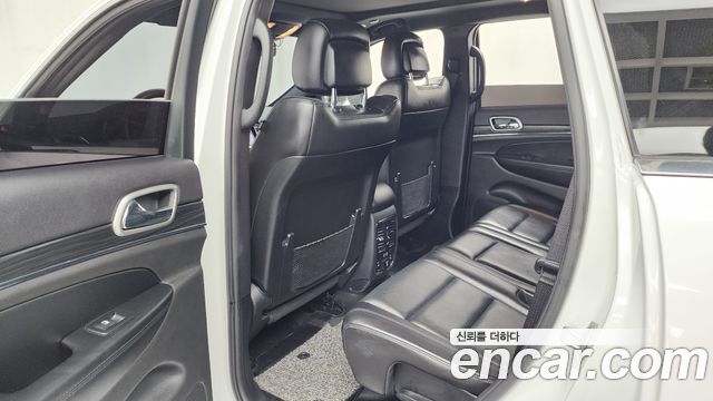 Jeep Cherokee 2019 — photo 16