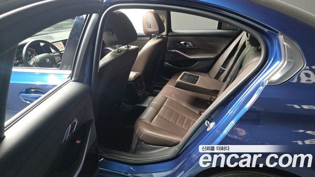 BMW 3-Series 2021 — photo 11