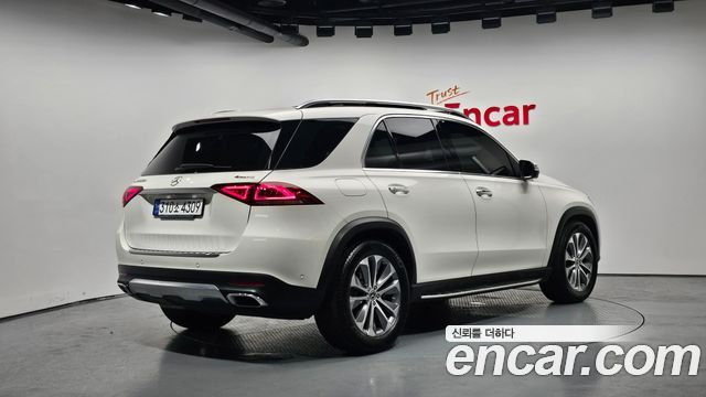 Mercedes-Benz GLE-Class 2022 — photo 2