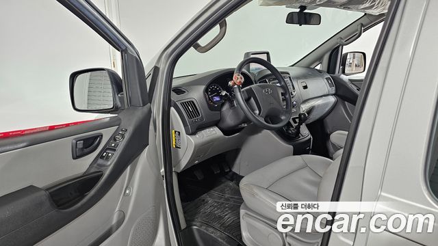 Hyundai Starex 2017 — photo 10