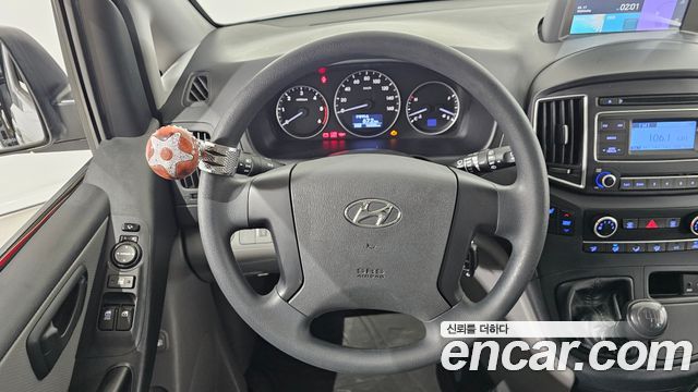 Hyundai Starex 2017 — photo 13