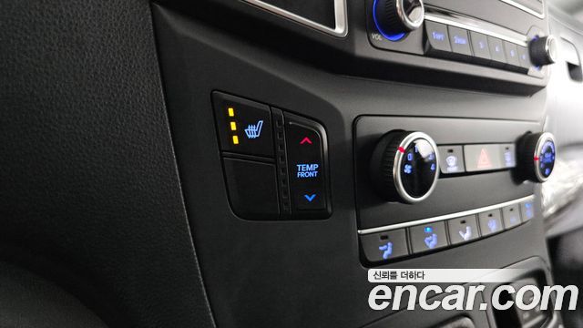 Hyundai Starex 2017 — photo 19