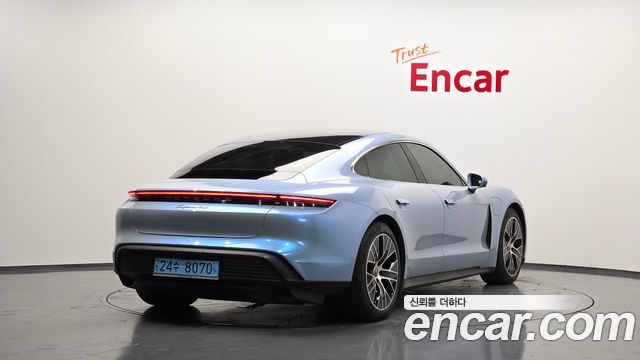 Porsche Taycan 2021 — photo 2