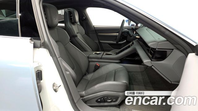 Porsche Taycan 2021 — photo 11