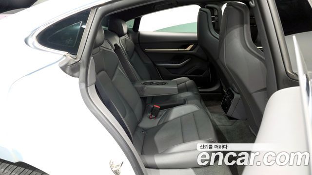 Porsche Taycan 2021 — photo 12