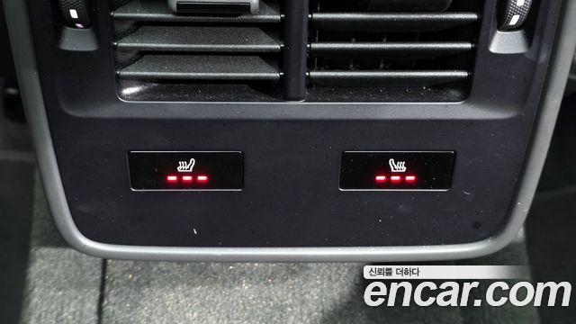 Porsche Taycan 2021 — photo 19