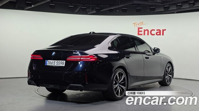 BMW 5-Series 2024 — photo 2