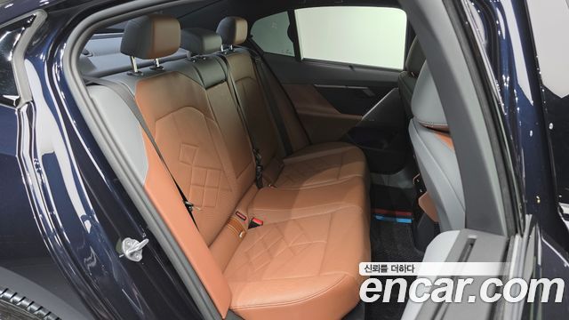 BMW 5-Series 2024 — photo 11