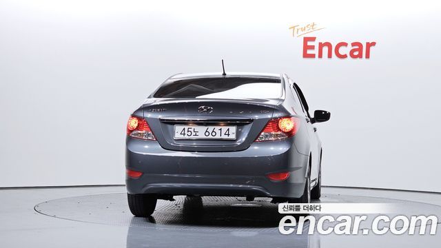 Hyundai Accent 2012 — photo 4