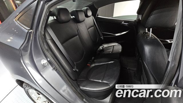 Hyundai Accent 2012 — photo 11