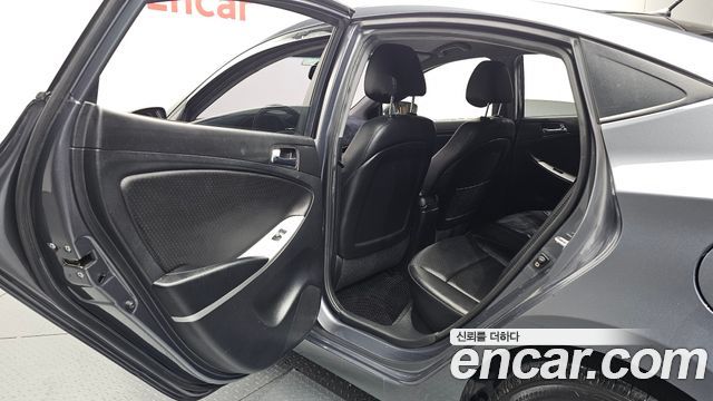 Hyundai Accent 2012 — photo 12