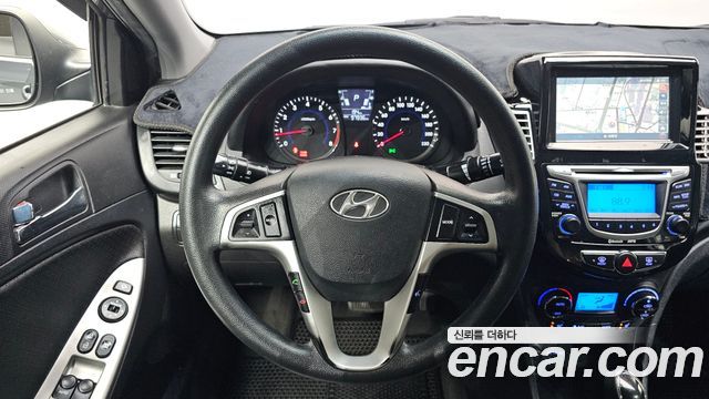 Hyundai Accent 2012 — photo 13